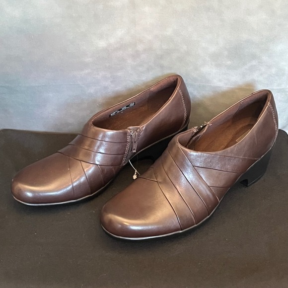 Clarks Hope Roxanne Women's Dark Brown Leather Side Zip Wedge Ankle Bootie Shoes - Picture 2 of 9